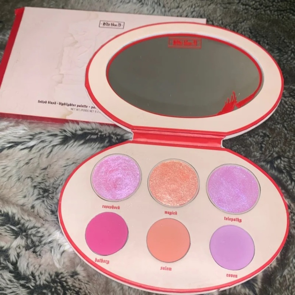 Kat Von D fetish highlighter and blush pallet